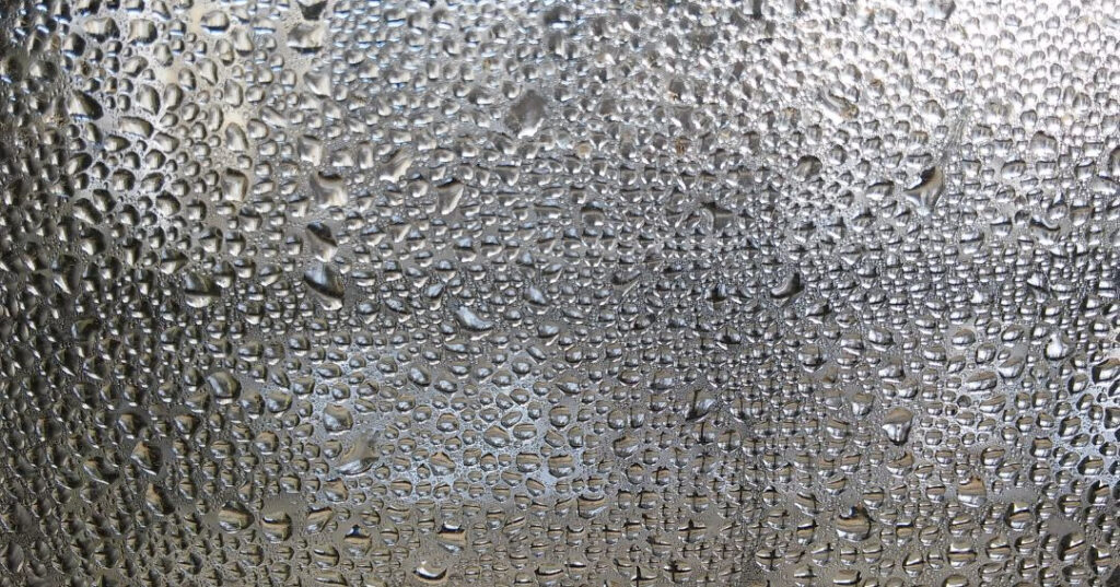 vazamento de água ou condensacao excessiva